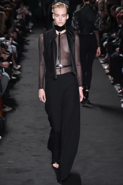 Look 11